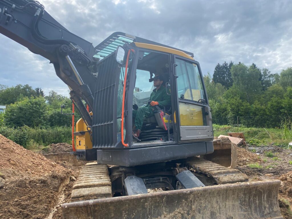 Sternhart Garten- und Landschaftsbau Bagger